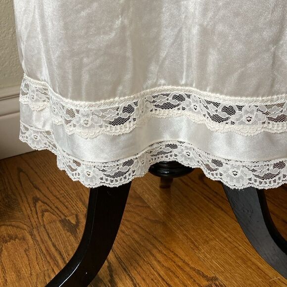 Vintage Movie Star Ivory Lace Maxi Half Slip Size Small USA 🇺🇸 Made - Picture 4 of 13